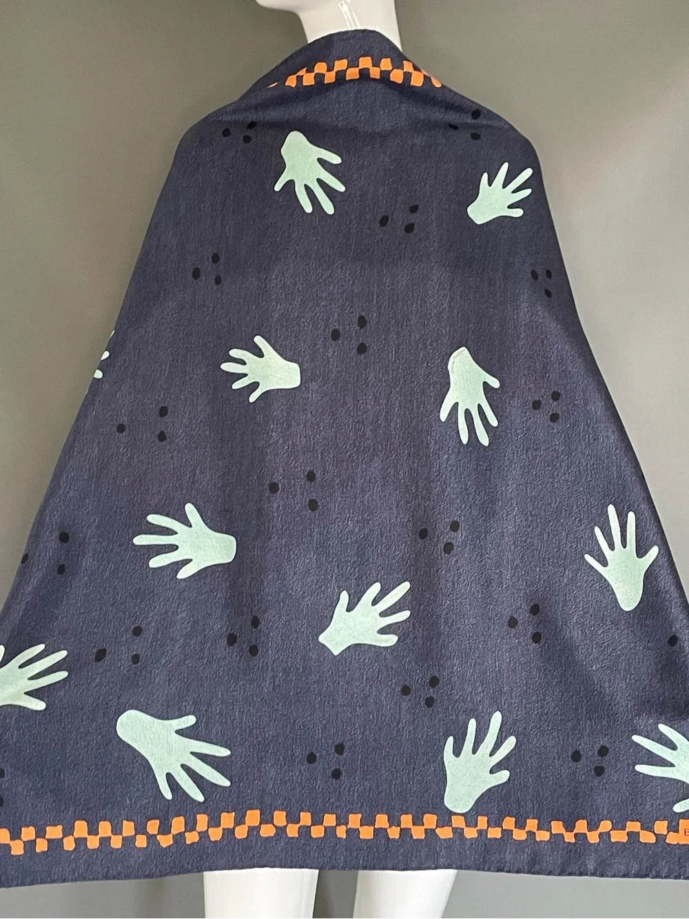 Gorg Bvlgari Pizzigoni Hands Silk Twill Scarf 34 In Excellent Condition Bulgari